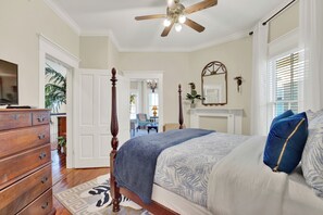 3 bedrooms, desk, iron/ironing board, free WiFi