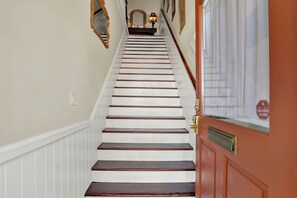 Interior - The Gilded Fern (Savannah)