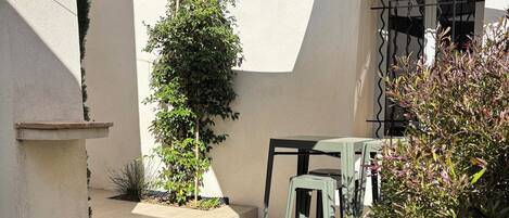 تناول الطعام بالخارج