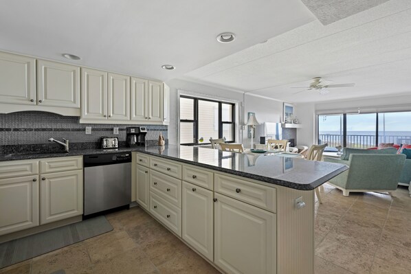 Four à micro-ondes, lave-vaisselle