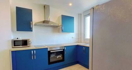 Private Room in a Shared Flat - Lyon 8