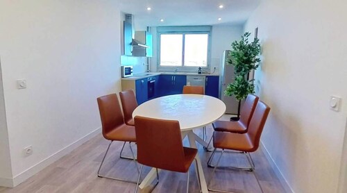 Private Room in a Shared Flat - Lyon 8