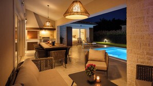 Outdoor dining - Luxury villa for 8 persons with swimming pool, whirlpool and sauna (Nova Vas)