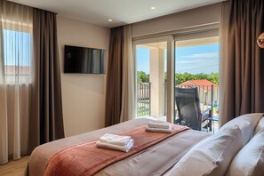 4 bedrooms, in-room safe, iron/ironing board, travel crib