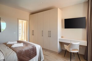 4 bedrooms, in-room safe, iron/ironing board, travel crib