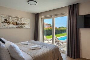 4 bedrooms, in-room safe, iron/ironing board, travel crib