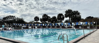 NEWLY LISTED 2/2 in The Village of Woodbury w/ Golf Cart