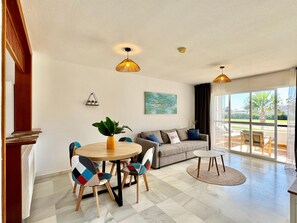 Apartment | Dining