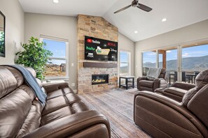 Téléviseur connecté, foyer, livres