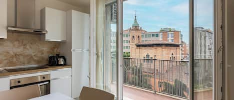 Appartement, 3 chambres, balcon, vue sur la ville | Salle Ă manger