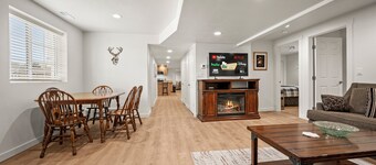 Grand Ogden Lodge, Hot Tub, Close to Ski Resorts – 6 BR | 5 Baths | Hot Tub