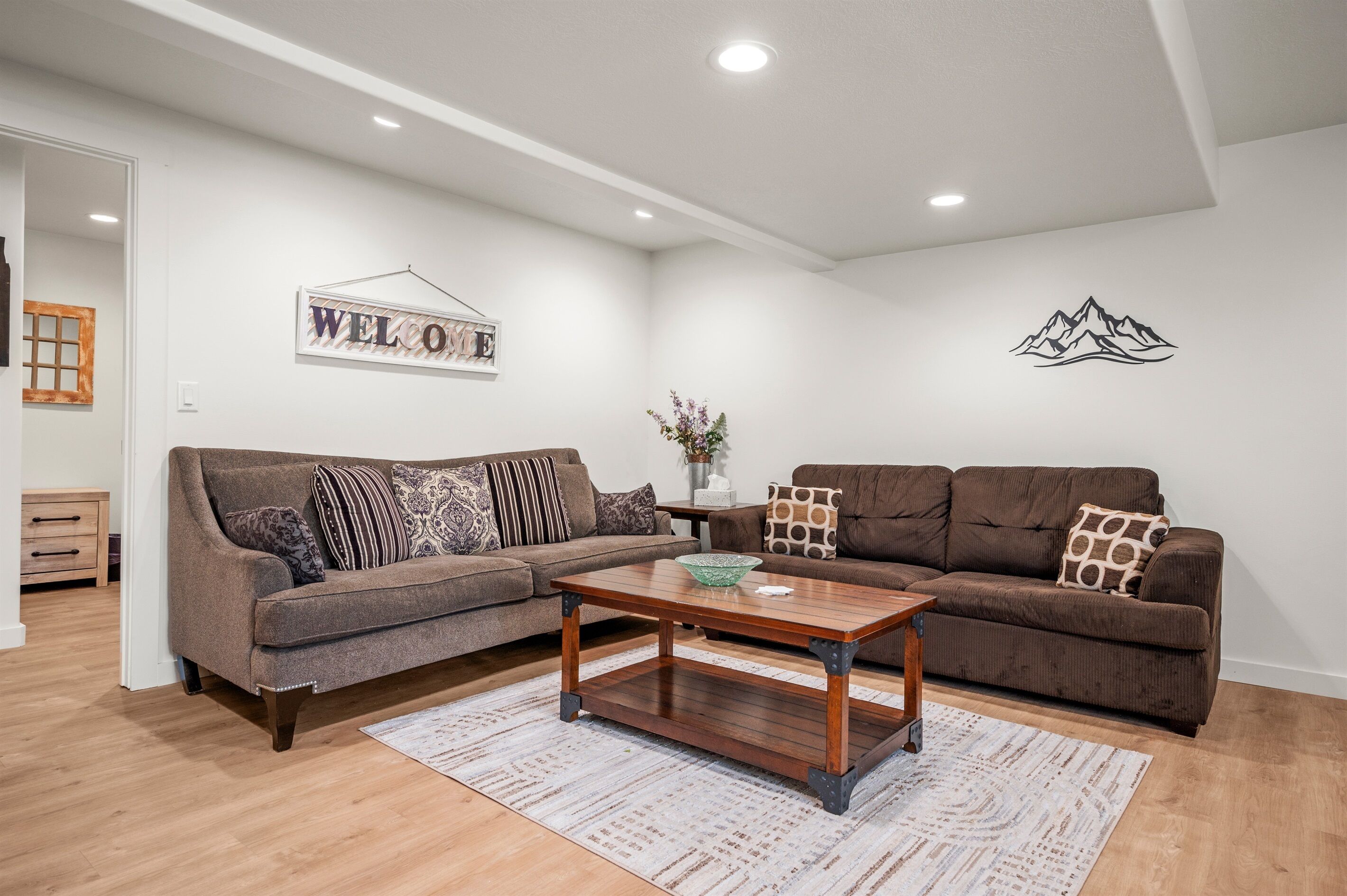 Smart TV, fireplace, offices