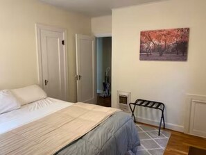 2 habitaciones, tabla de planchar con plancha, wifi y ropa de cama 