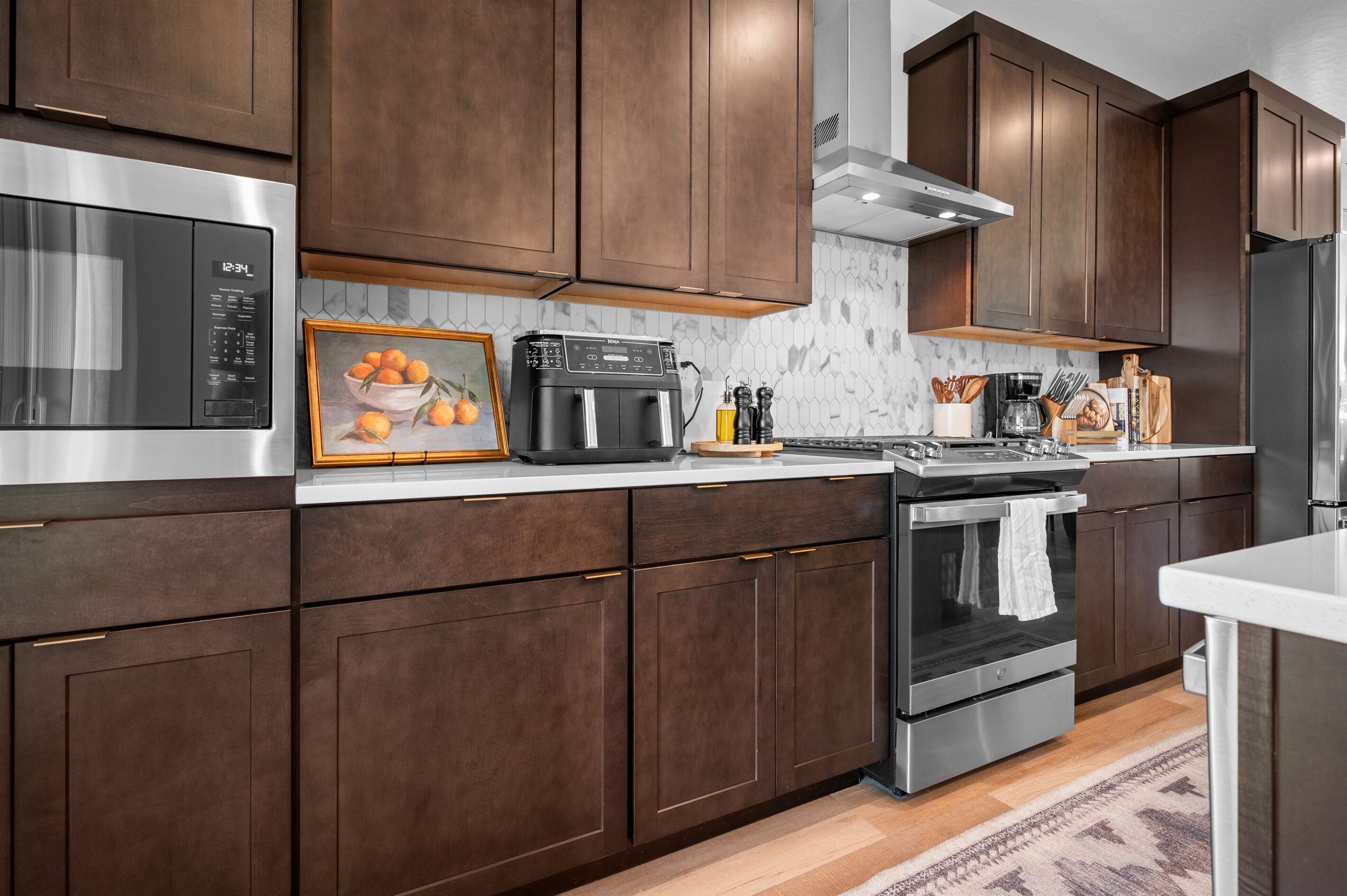 Refrigerador, microondas, horno y parrilla de estufa 