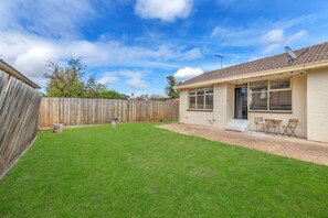 Exterior - Vintage Groove at the Garden End (Albion)