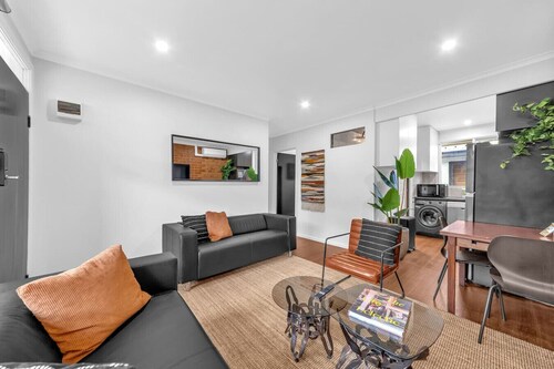 Vintage Groove at the Garden End