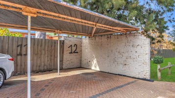 المنطقة المحيطة بالمنشأة