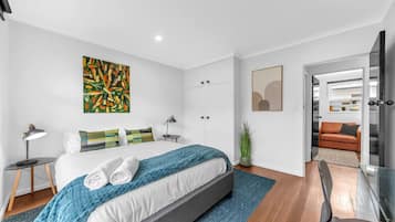 3 makuuhuonetta, työpöytä, silitysrauta/-lauta, Wi-Fi