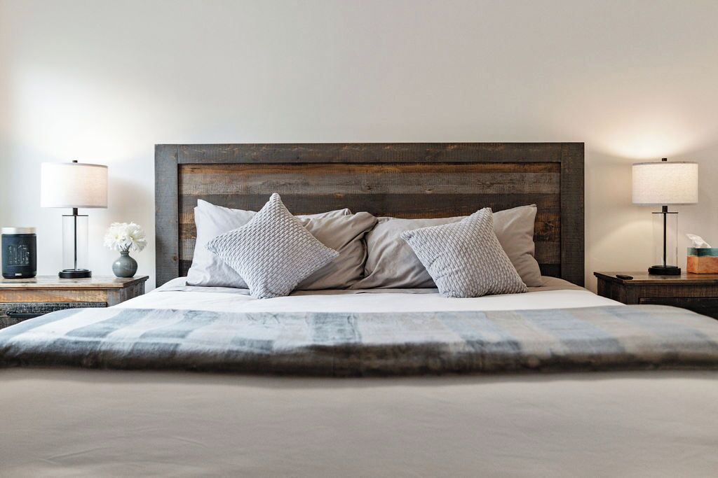 2 bedrooms, desk, iron/ironing board, travel crib