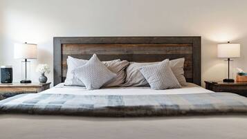 2 bedrooms, desk, iron/ironing board, travel cot