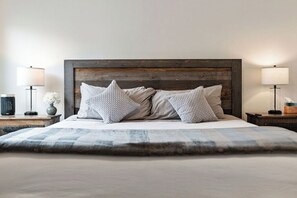 2 bedrooms, desk, iron/ironing board, travel crib