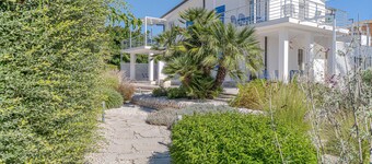 Apartment 'Cecilia Vista Giardino' with Shared Pool, Wi-Fi and Air Conditioning