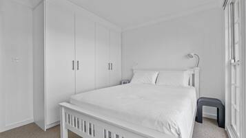 3 bedrooms, iron/ironing board, travel crib, free WiFi