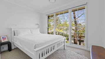 3 bedrooms, iron/ironing board, travel crib, free WiFi