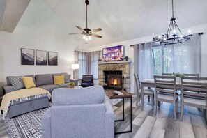 Smart TV, fireplace