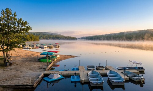 Cozy 2BR Townhouse with Mountain Views & BBQ