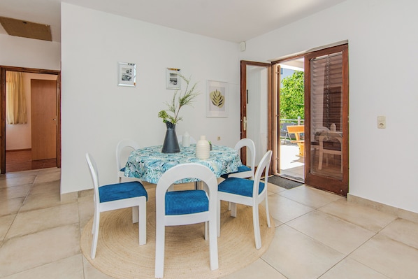 In-room dining - Holiday home Kurta (Privlaka)