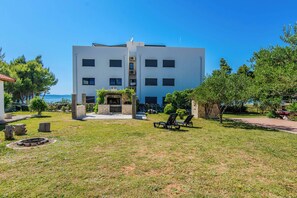 Free self parking - Holiday home Kurta  (Privlaka)