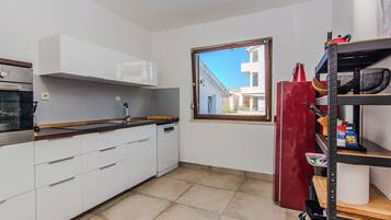 Comfort House, Sea View | Private kitchen | Full-size fridge, microwave, oven, stovetop