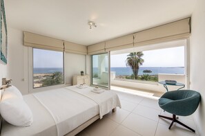5 bedrooms - Protaras Seafront Villa Alemar (Paralimni)