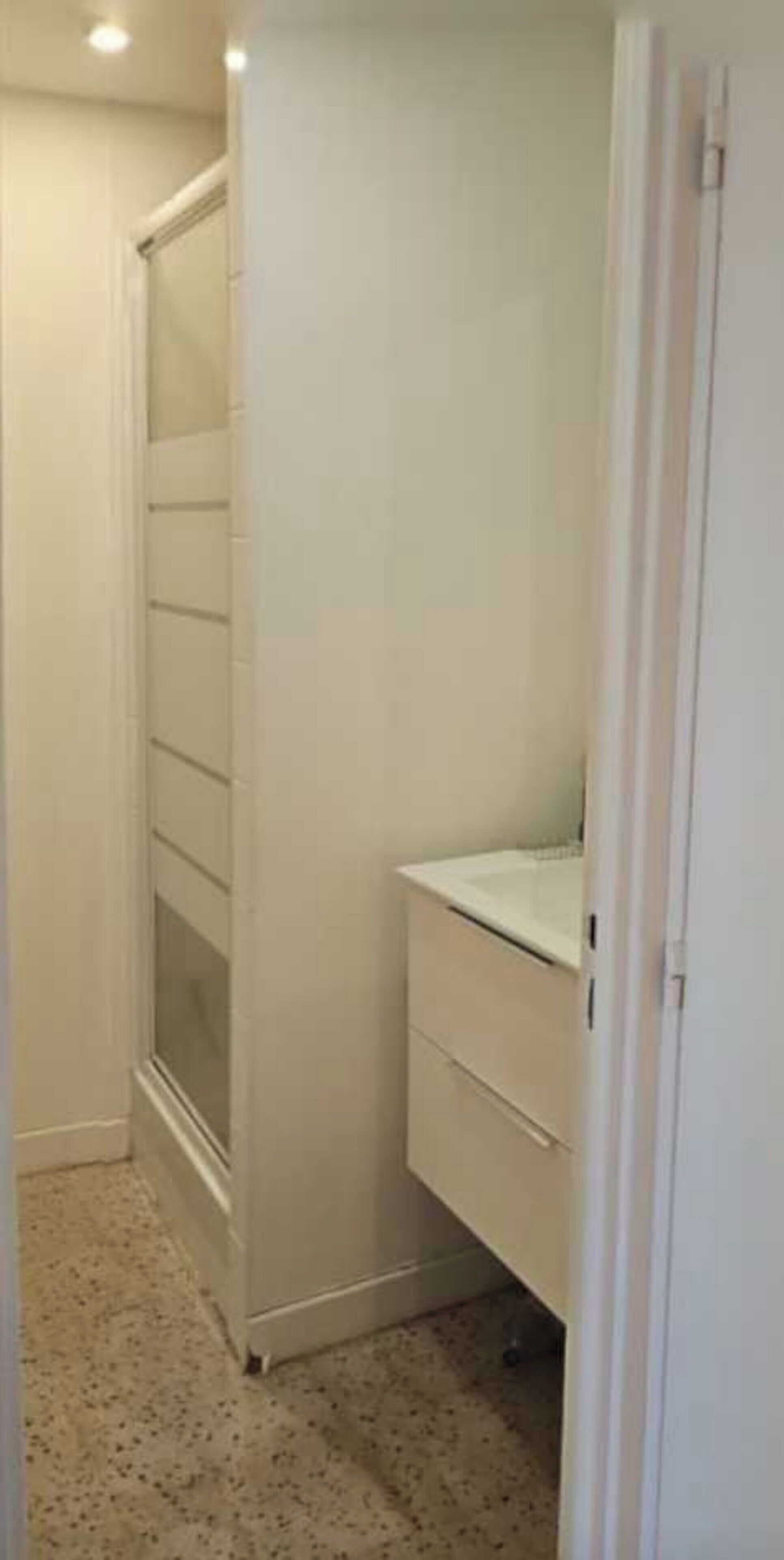 Apartment | Bilik Mandi