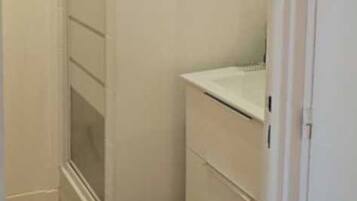 Apartment | Bathroom