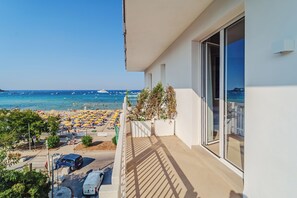 Deluxe Room, Sea View | Terrace/patio - Hybrid Icon Rooms Gallery (Palermo)