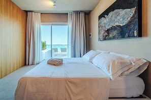 Minibar, in-room safe, blackout curtains, soundproofing - Hybrid Icon Rooms Gallery (Palermo)