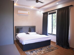 أغطية فراش متميزة وأسرّة سليكت كومفورت ومكتب