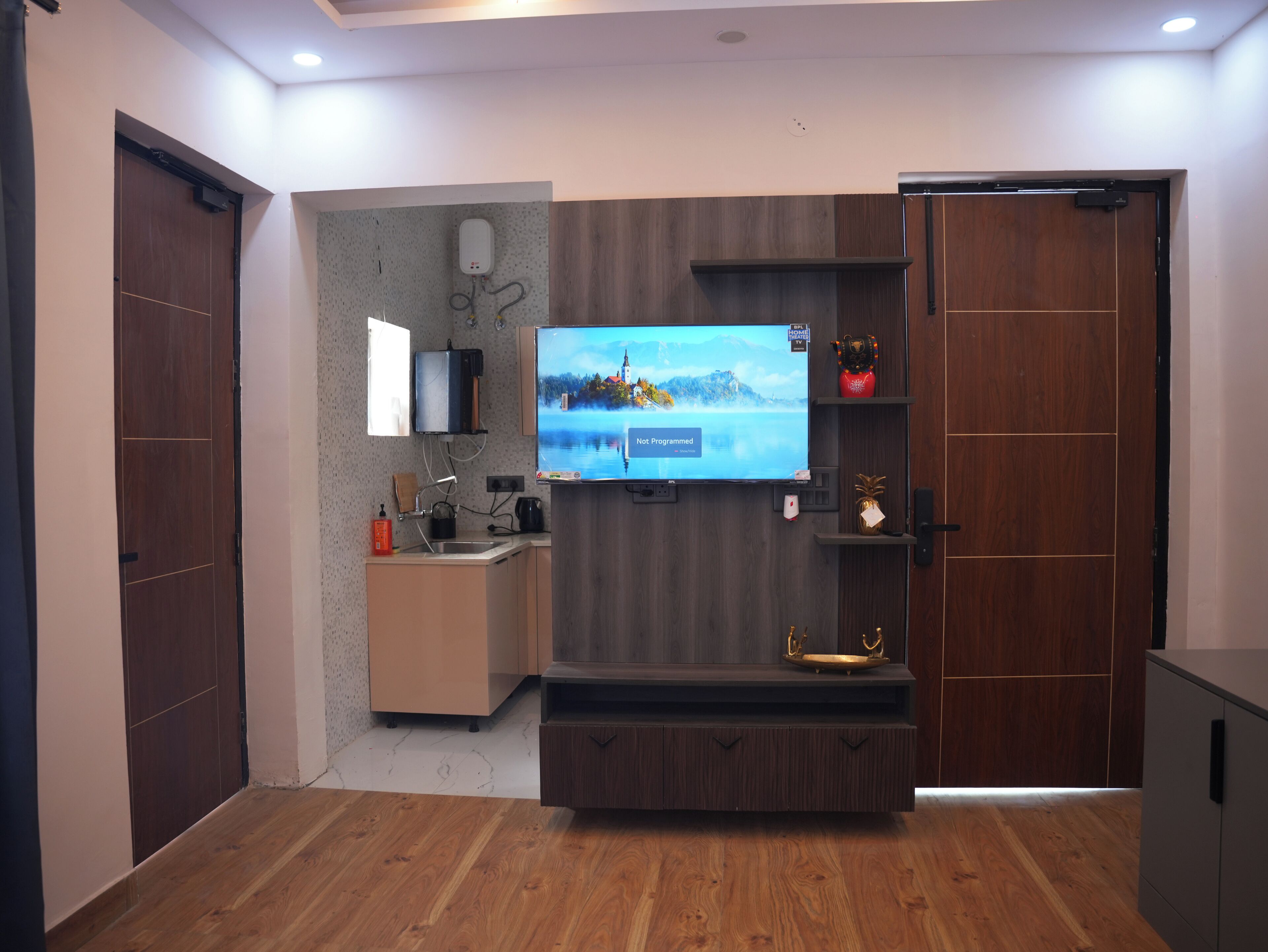 Desk, laptop workspace, free WiFi