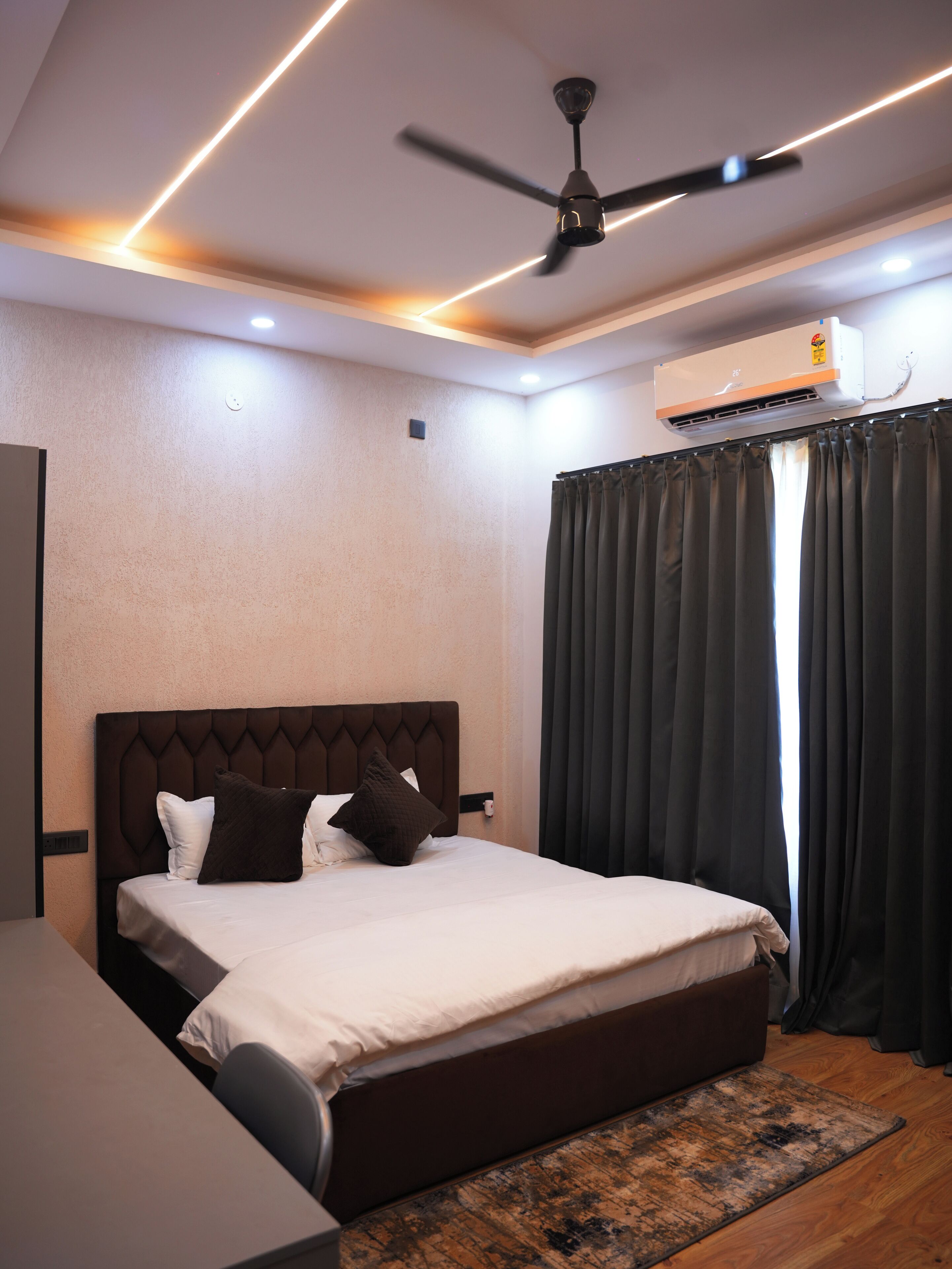 Ropa de cama de alta calidad, colchones Select Comfort, escritorio