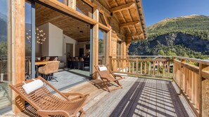 Property grounds - Lovely and modern four bedroom chalet in Les Houches close to Prarion (Les Houches)