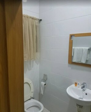 Bruser, hjemmesko, håndklæder, Sæbe