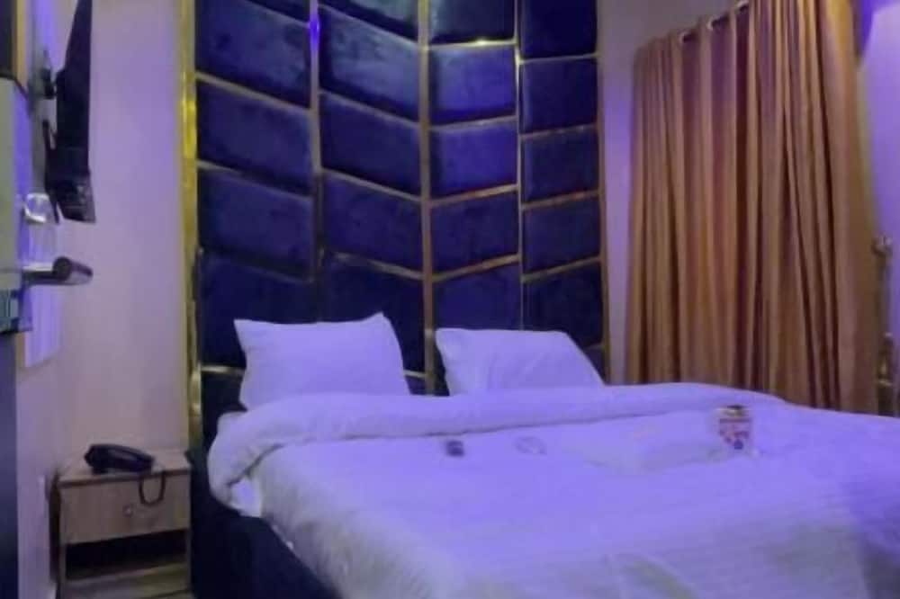 Oviation Hotels and Suites