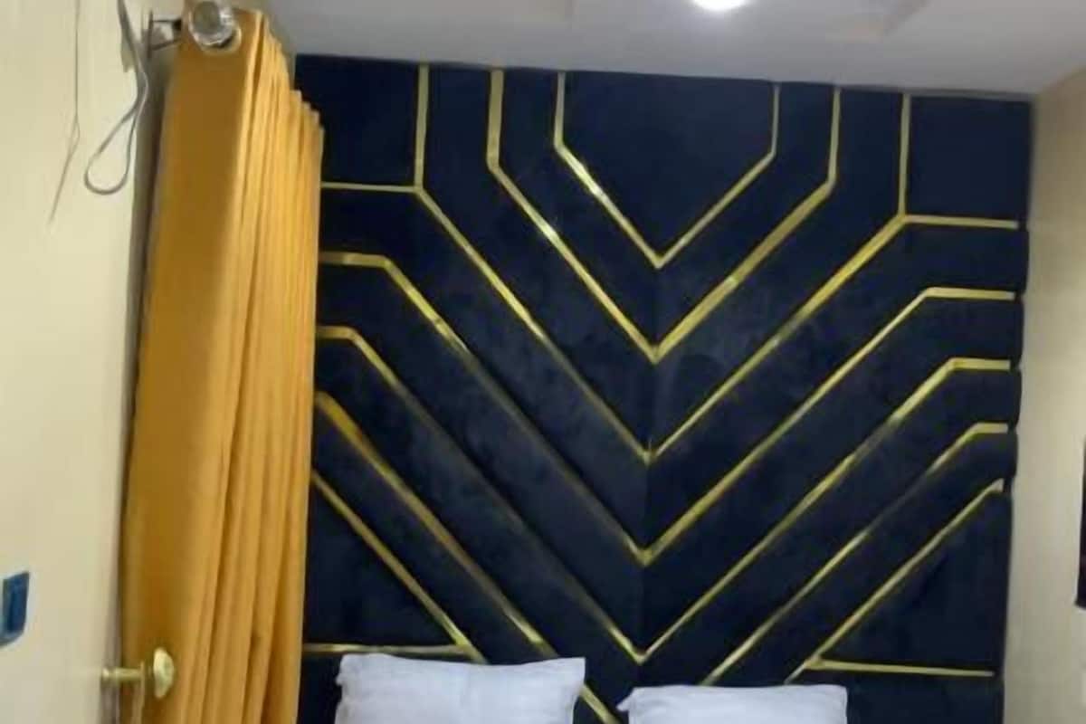 Standard-huone | Tallelokero huoneessa, työpöytä