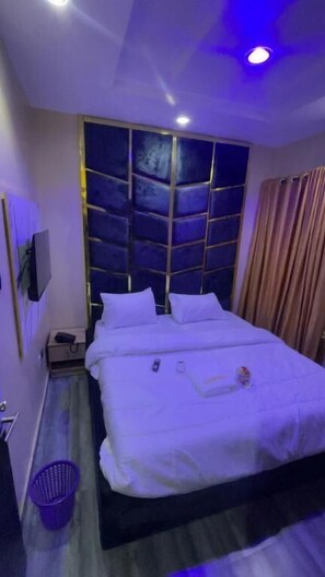 In-room safe, desk, laptop workspace, blackout curtains - Oviation Hotels and Suites (Lagos)