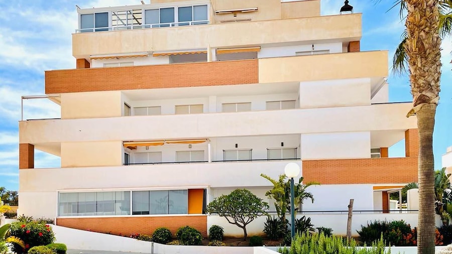 Nice Apartment With Shared Pool