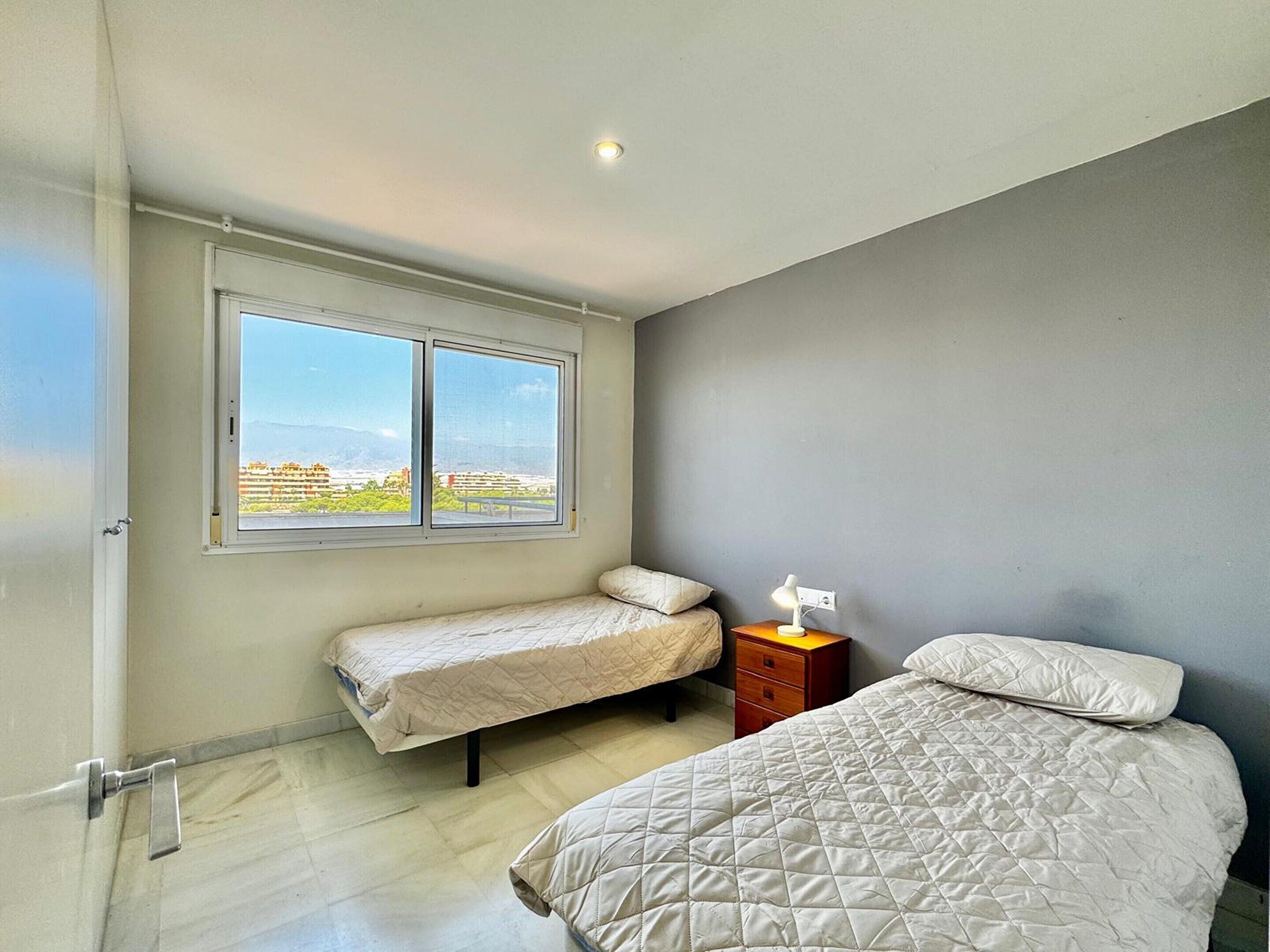 Departamento | 3 habitaciones, tabla de planchar con plancha y ropa de cama 
