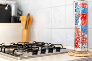 Private kitchen - Holiday Home 'Petra Maris' with Private Garden, Balcony and Wi-Fi (Castelsardo)