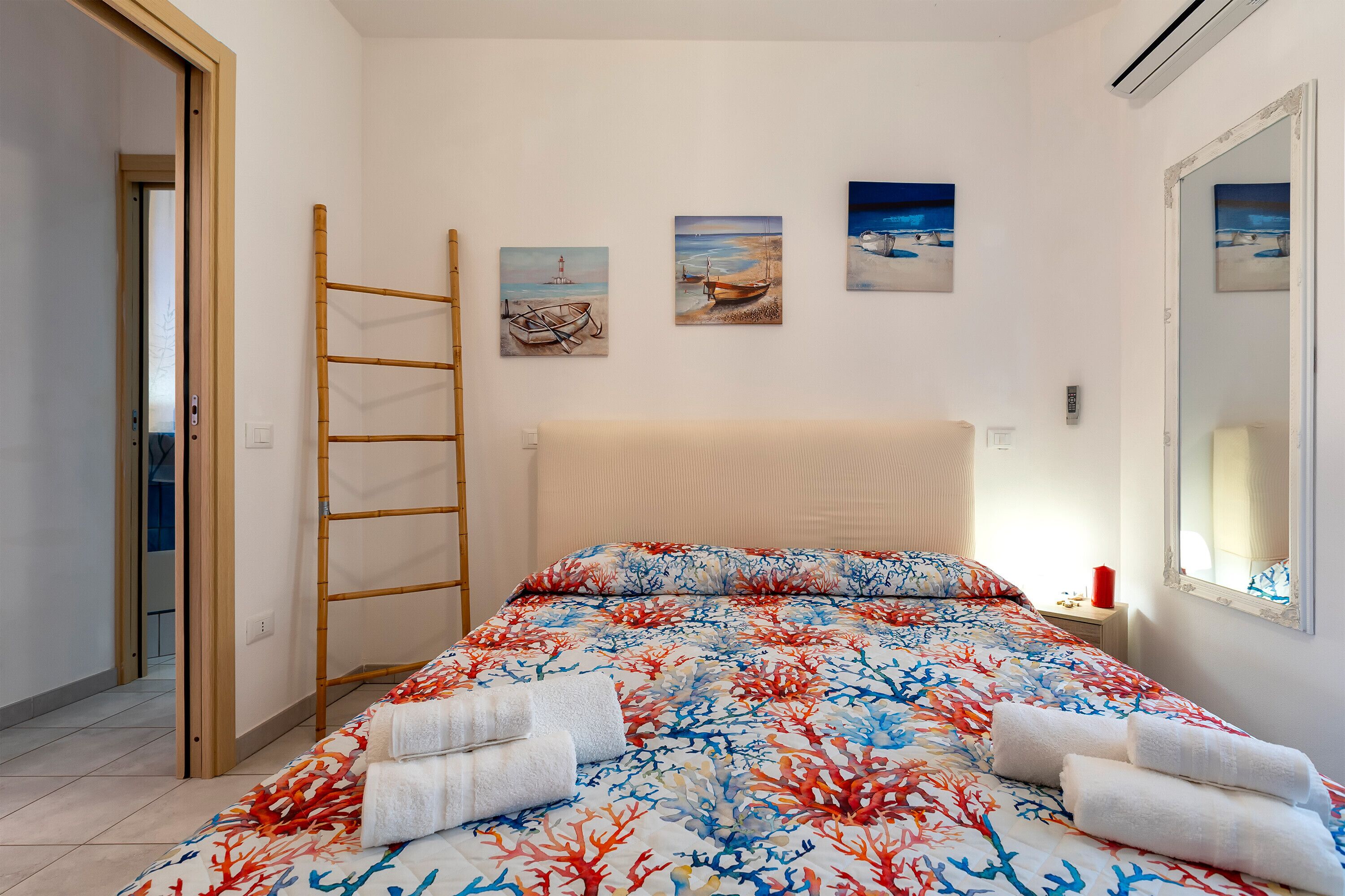 Silitysrauta/-lauta, Wi-Fi, vuodevaatteet